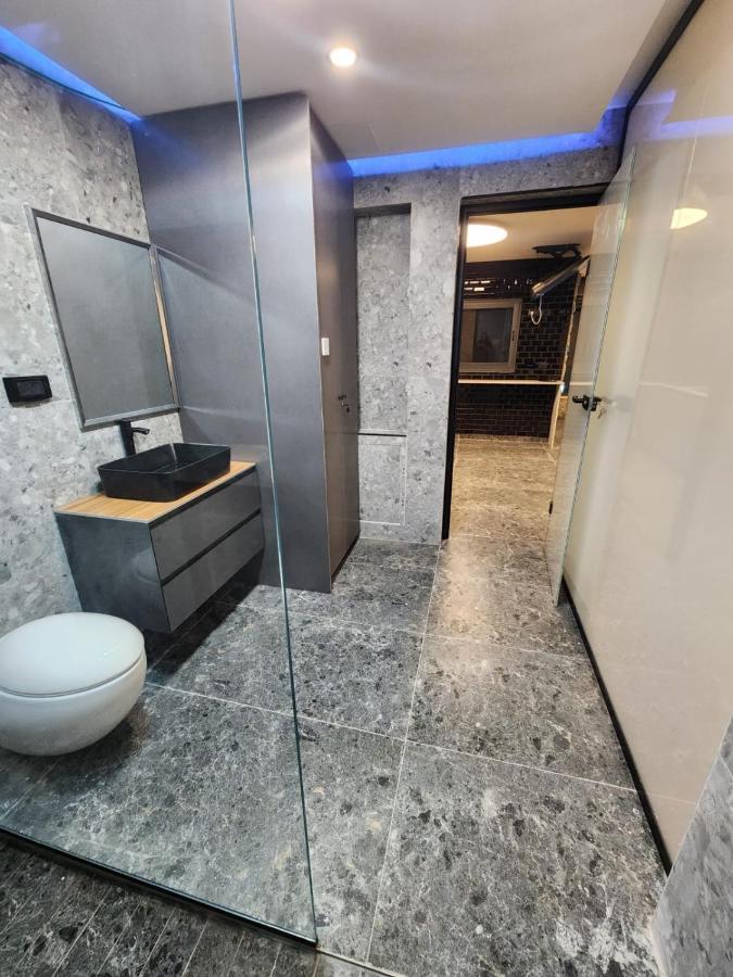 מבנים בים 75 Suites At Sea Хайфа Экстерьер фото