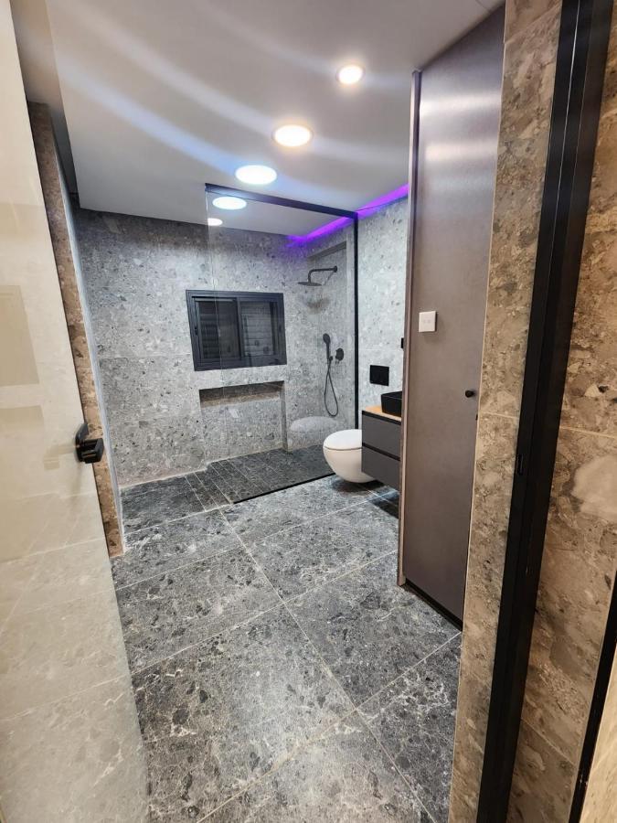 מבנים בים 75 Suites At Sea Хайфа Экстерьер фото