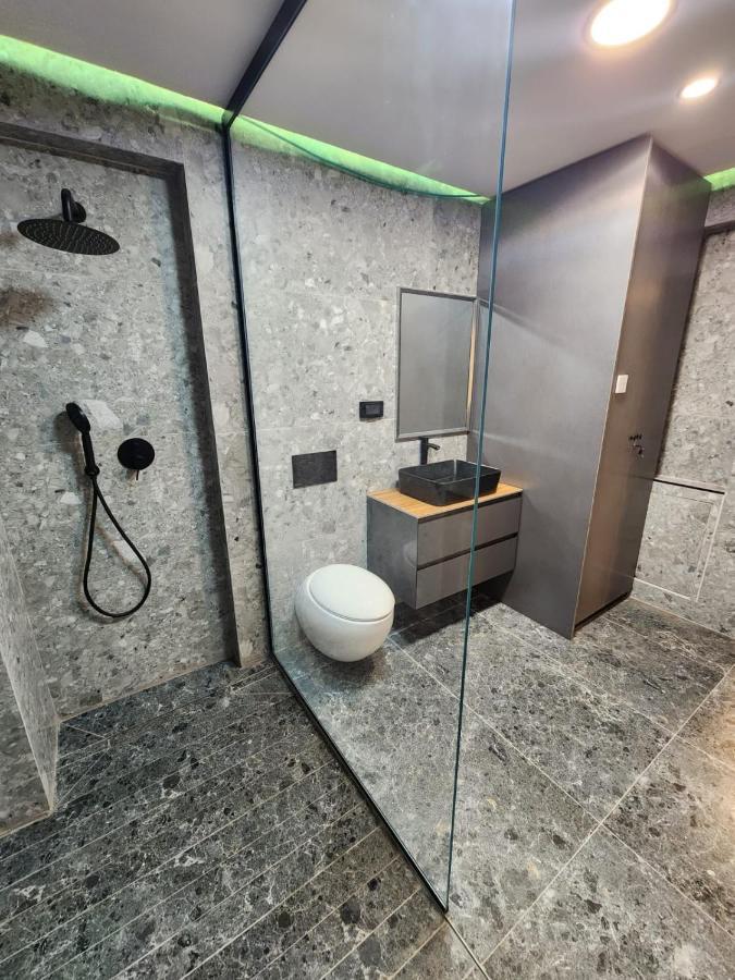 מבנים בים 75 Suites At Sea Хайфа Экстерьер фото
