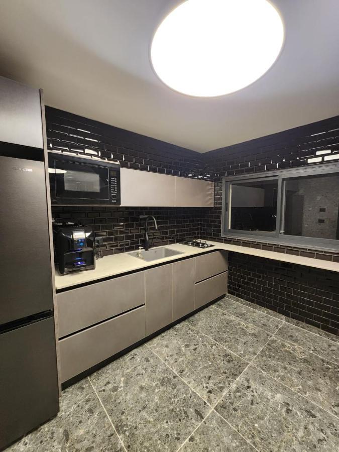 מבנים בים 75 Suites At Sea Хайфа Экстерьер фото