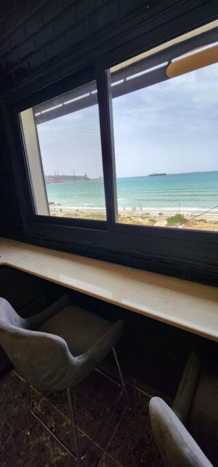 מבנים בים 75 Suites At Sea Хайфа Экстерьер фото