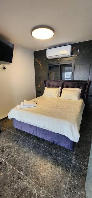 מבנים בים 75 Suites At Sea Хайфа Экстерьер фото